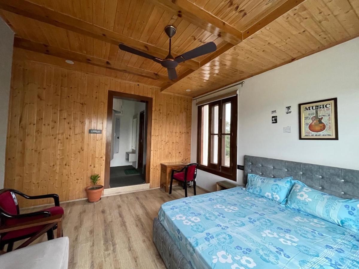 3-bedroom 'white Cottage' With Indoor Fireplace Srinagar (Jammu and Kashmir)