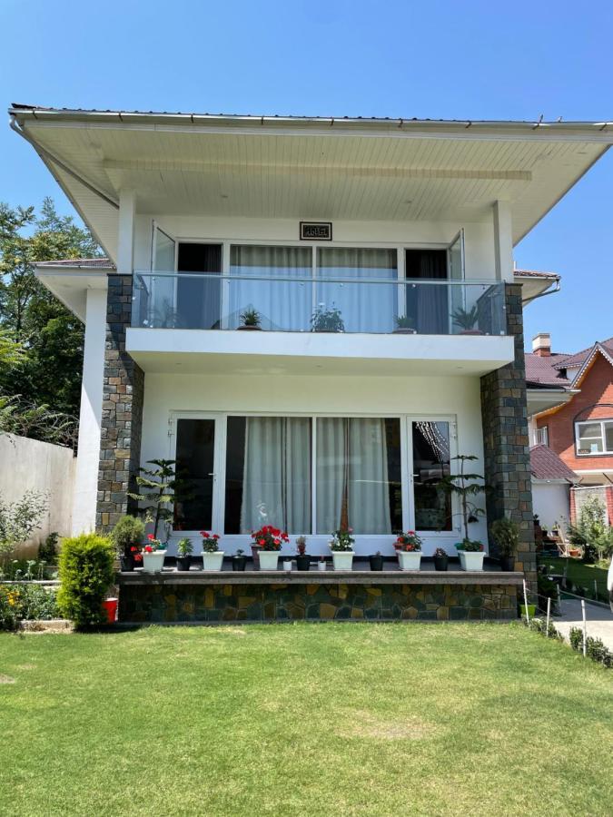 3-bedroom 'white Cottage' With Indoor Fireplace * Srinagar (Jammu and Kashmir)