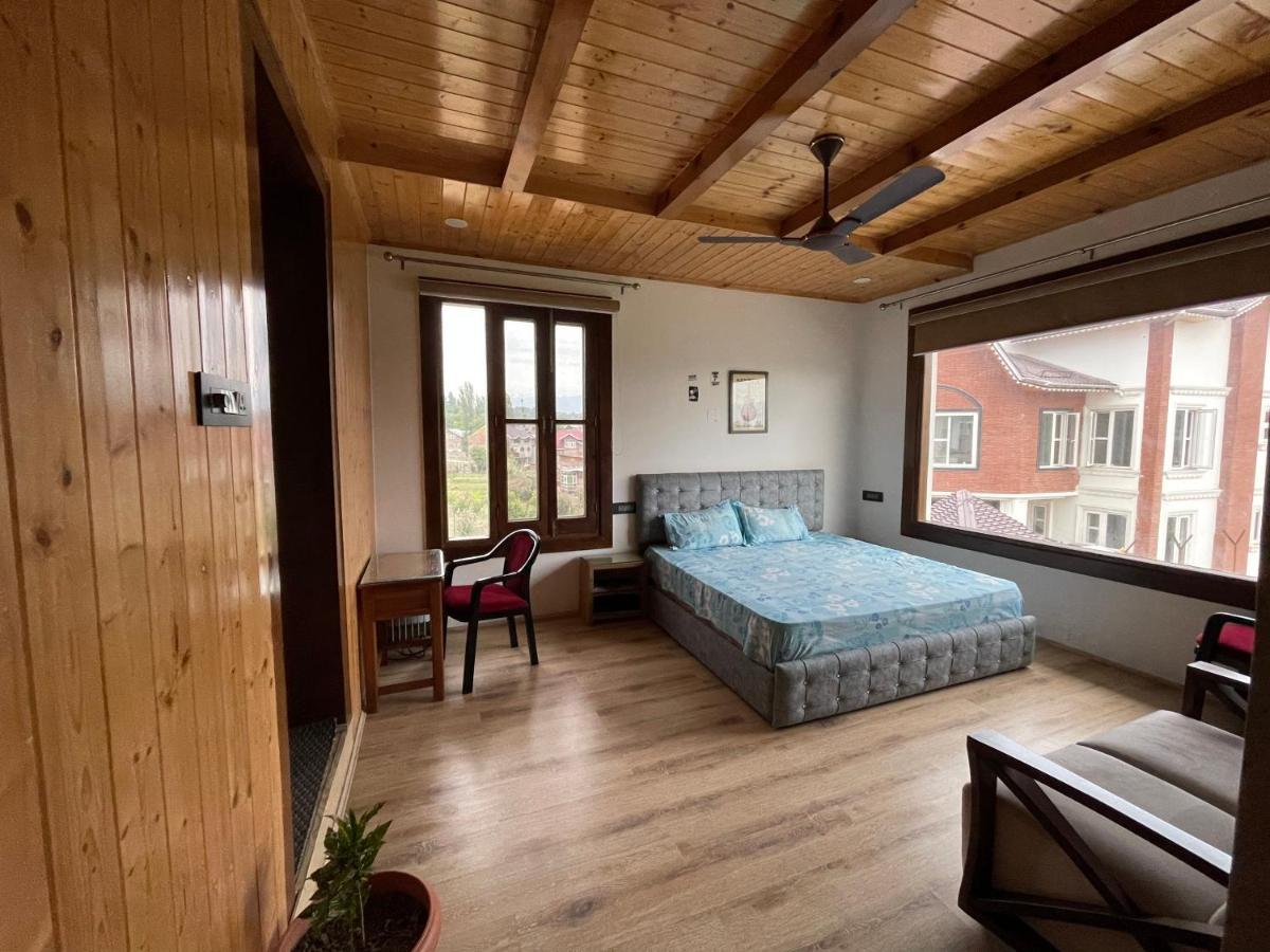 3-bedroom 'white Cottage' With Indoor Fireplace Srinagar (Jammu and Kashmir)