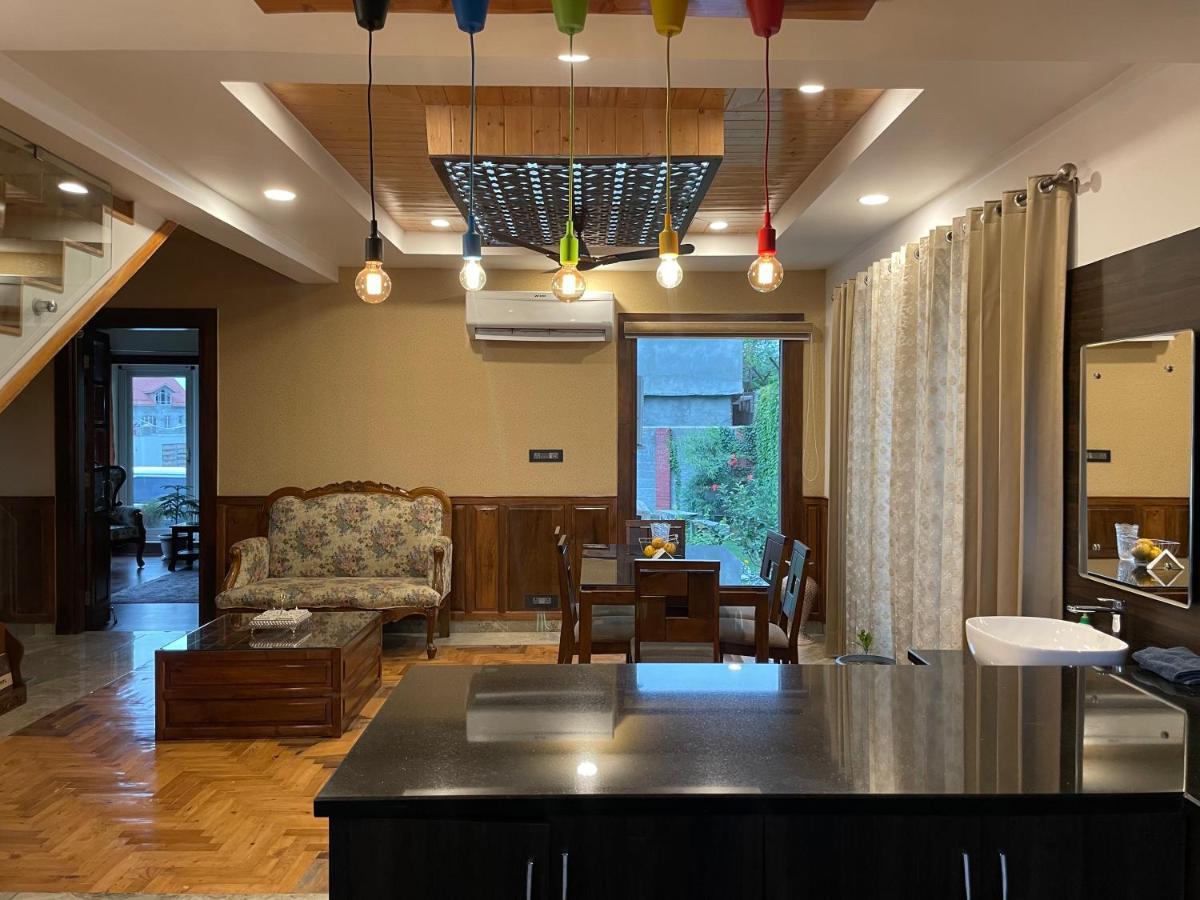 3-bedroom 'white Cottage' With Indoor Fireplace Srinagar (Jammu and Kashmir)