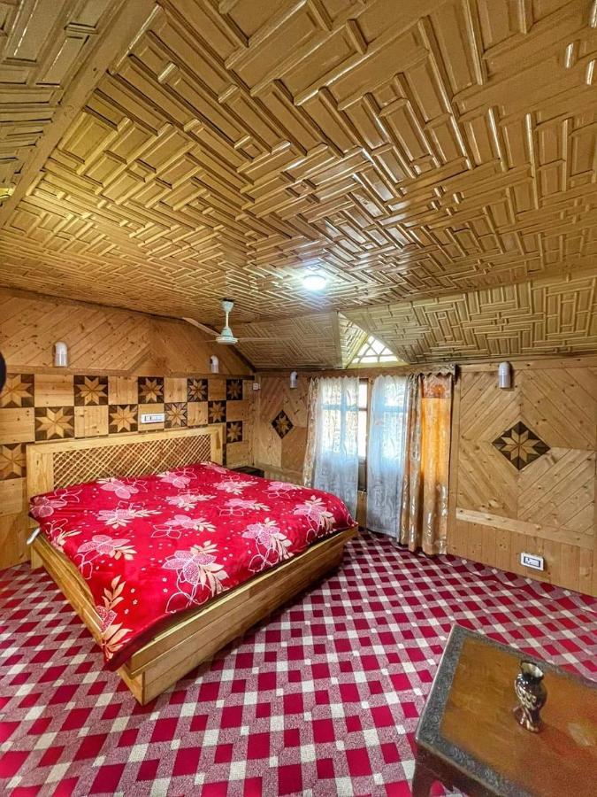 Hayat Group Of Houseboats Botel 3*