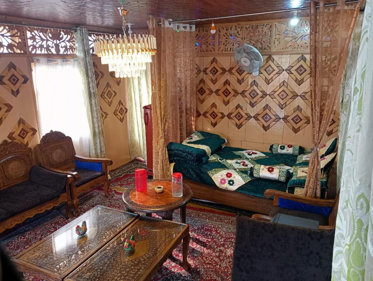 Hotel Houseboat New Jahangir And Morning Car 3*