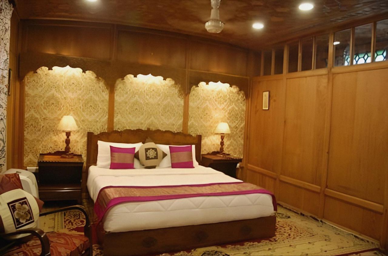 Green Heritage Group Of Houseboats Hotel 4*