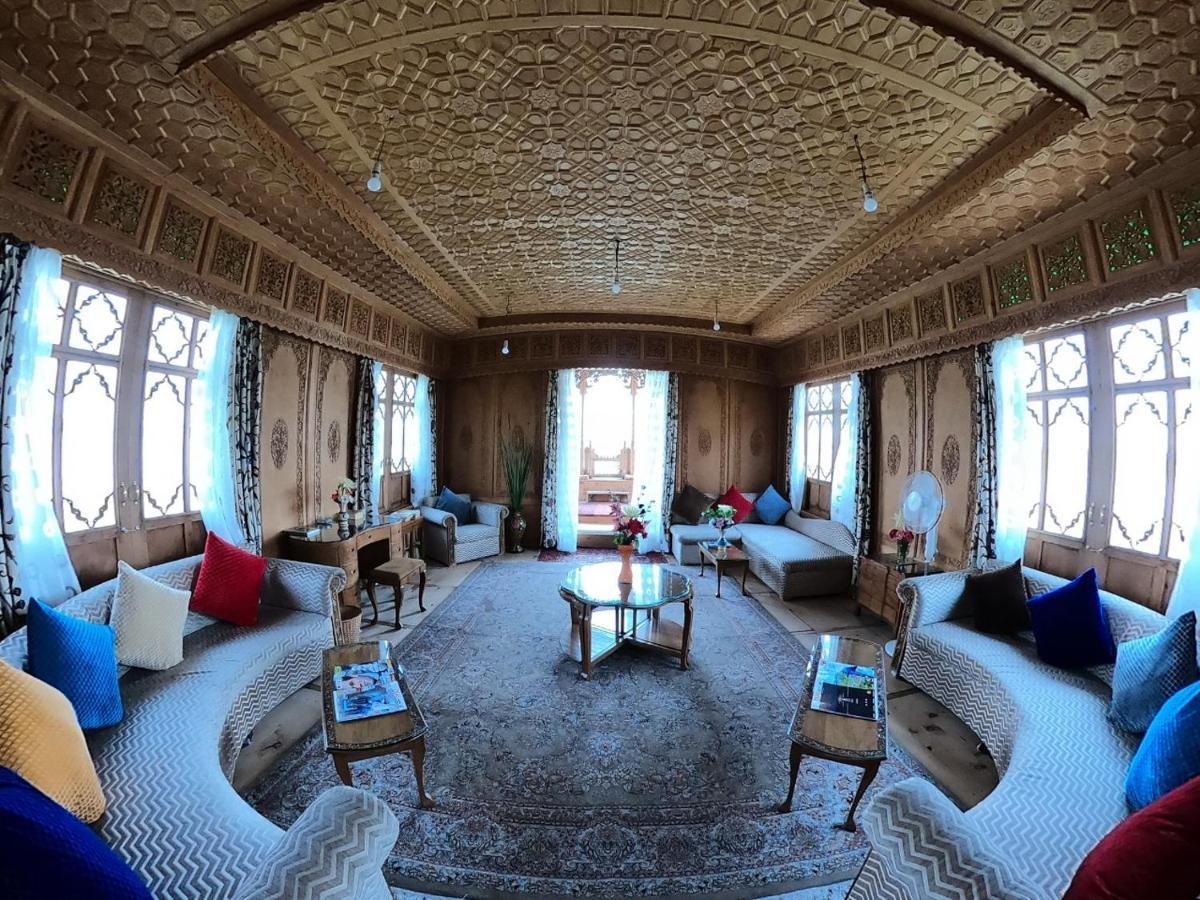 Green Heritage Group Of Houseboats Hotel