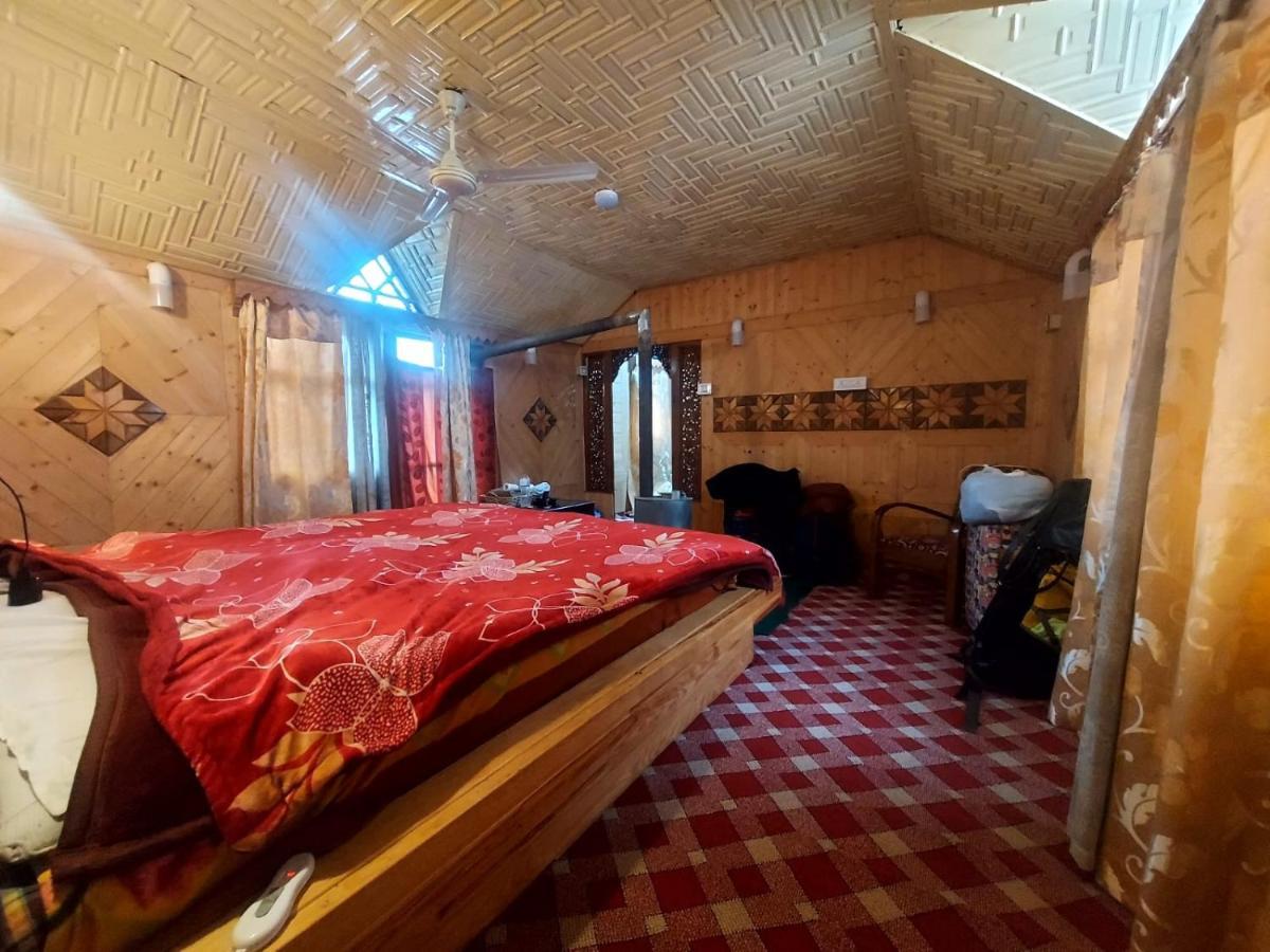 Botel Lala Rulh Heritage Group Of Houseboats Srinagar (Jammu and Kashmir)
