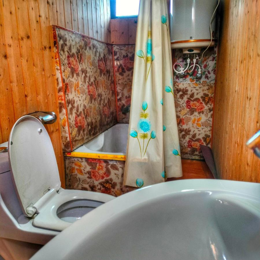Lala Rulh Heritage Group Of Houseboats Botel