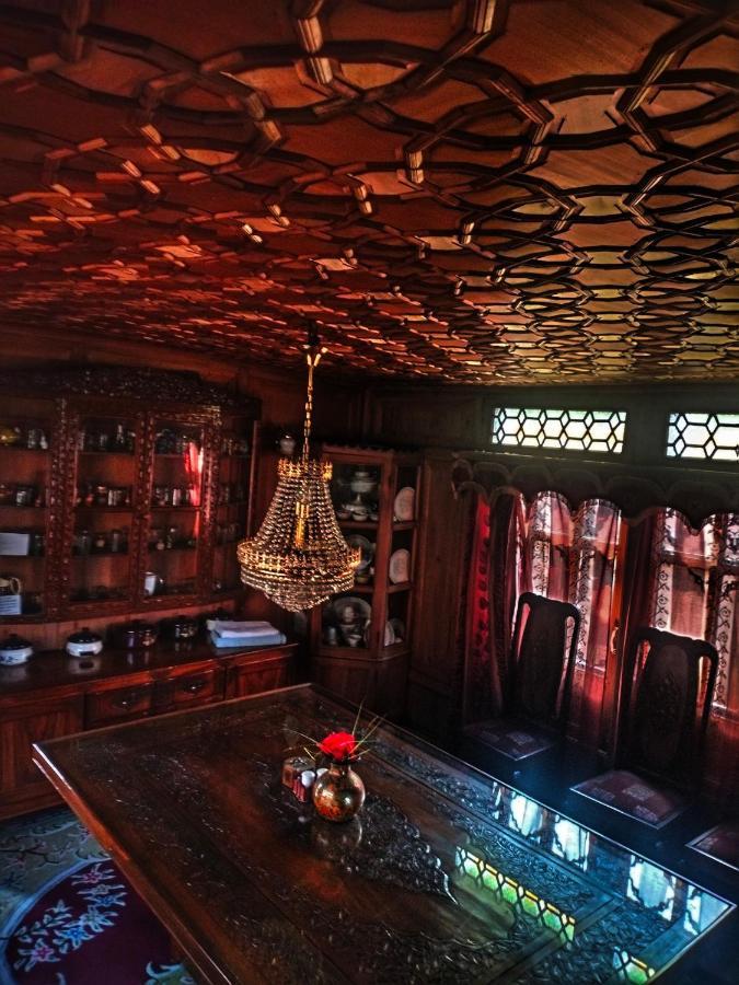 Lala Rulh Heritage Group Of Houseboats Botel 4*