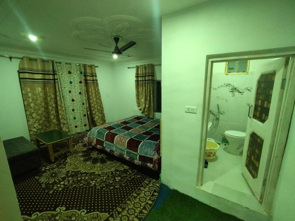 The Gulmarg Gateway Guest house *