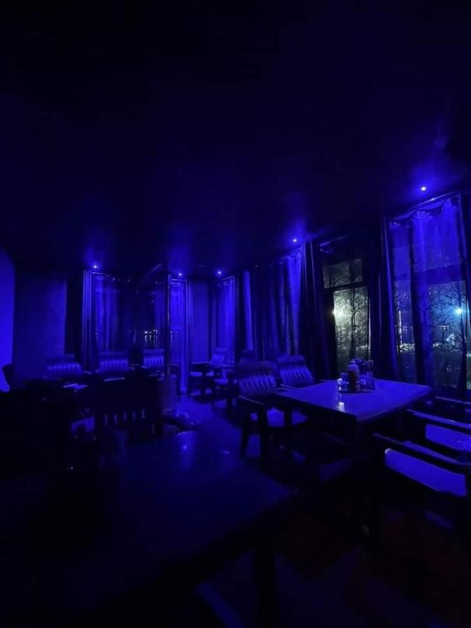Hotel Lake Side Srinagar (Jammu and Kashmir)