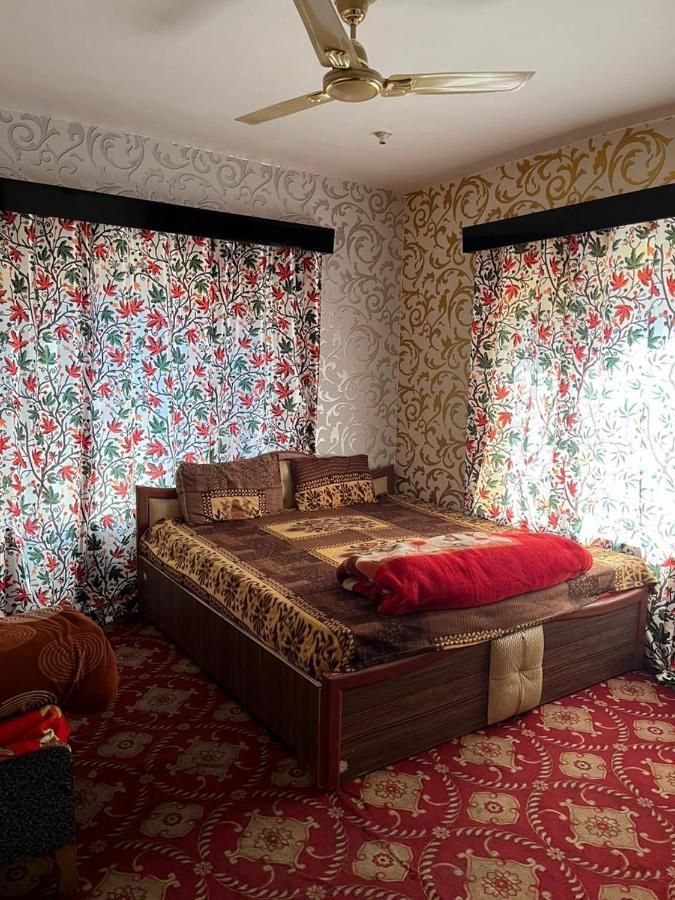Star Hotel Srinagar (Jammu and Kashmir)