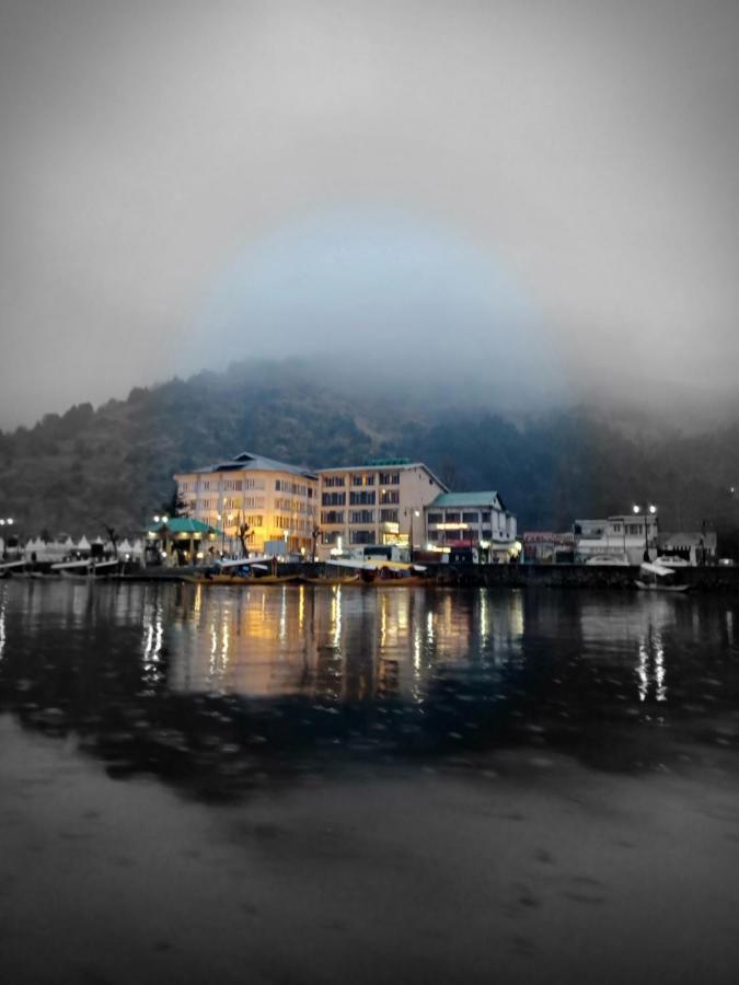 H.b.victoria Garden * Srinagar (Jammu and Kashmir)
