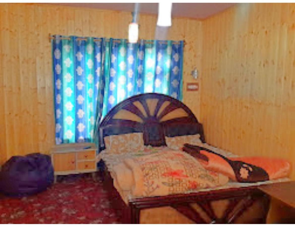 Ocean, Shrinagar Homestay *