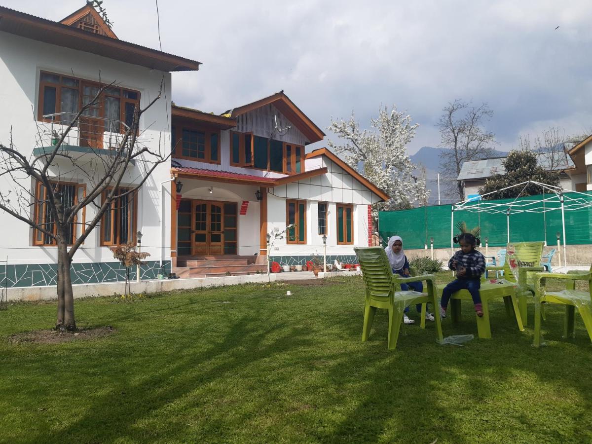 Homestay Rose Bowl Srinagar (Jammu and Kashmir)