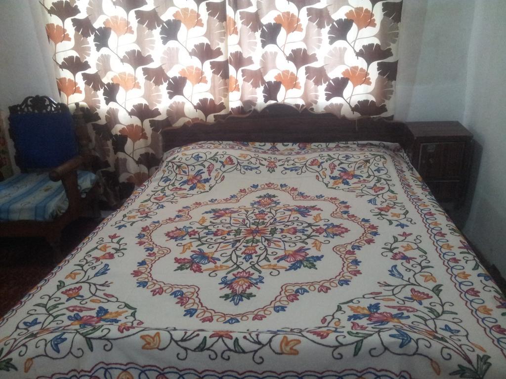 Shalimar Srinagar (Jammu and Kashmir)