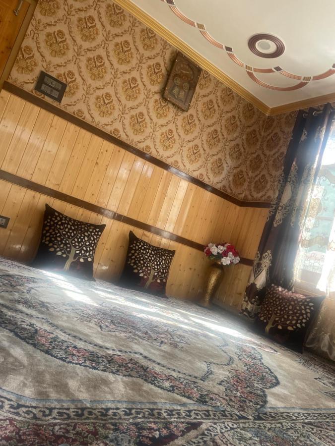 Bhat Srinagar (Jammu and Kashmir)