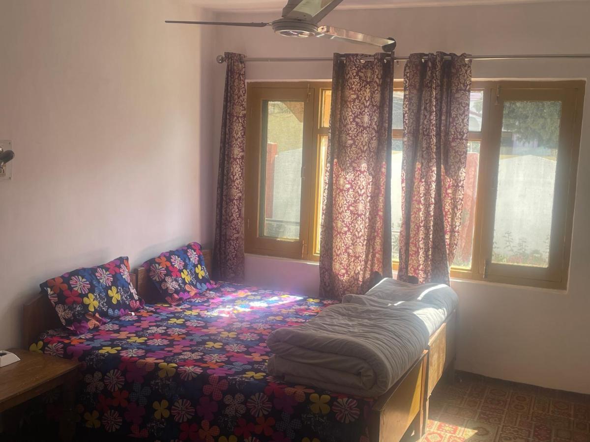 Bhat Srinagar (Jammu and Kashmir)
