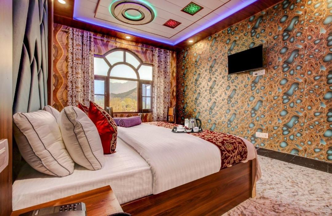Royal Hameed Hotel *