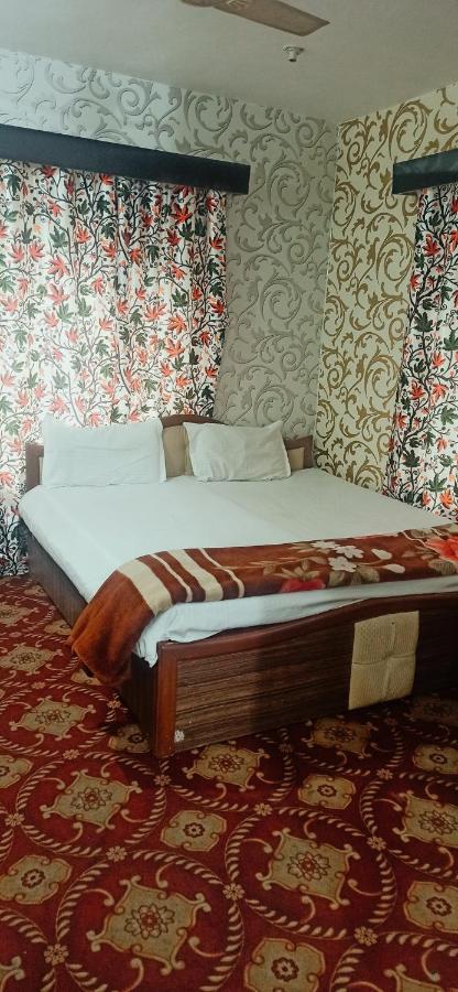 Star Hotel Srinagar (Jammu and Kashmir)