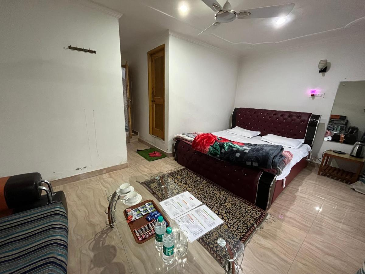 Crescent Hotel Srinagar (Jammu and Kashmir)