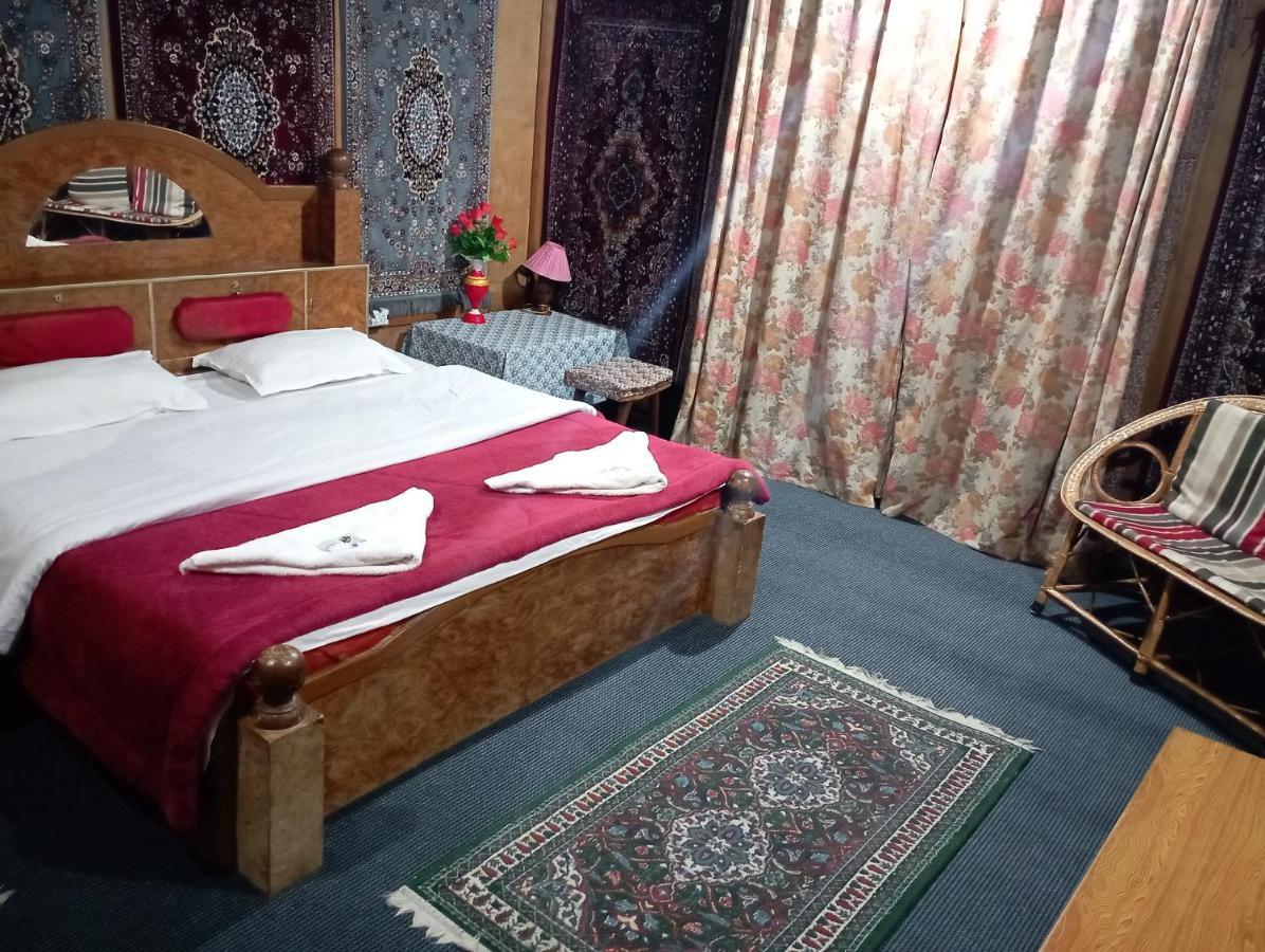 Kashmir Palace Group Of Houseboats 4* Srinagar (Jammu and Kashmir)