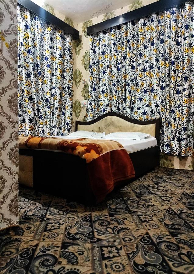 Fabulous Kashmir Srinagar Hotel