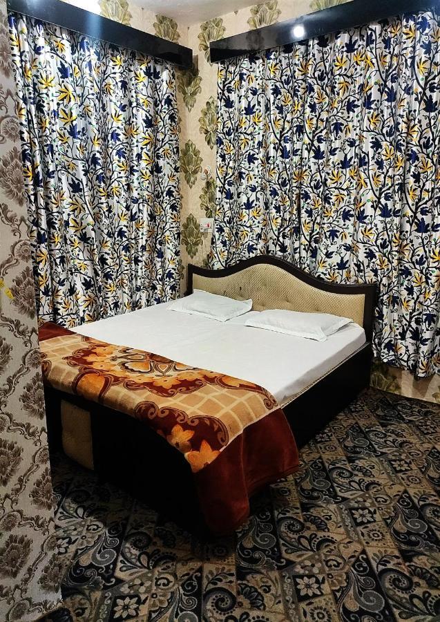 Fabulous Kashmir Srinagar Hotel Srinagar (Jammu and Kashmir)