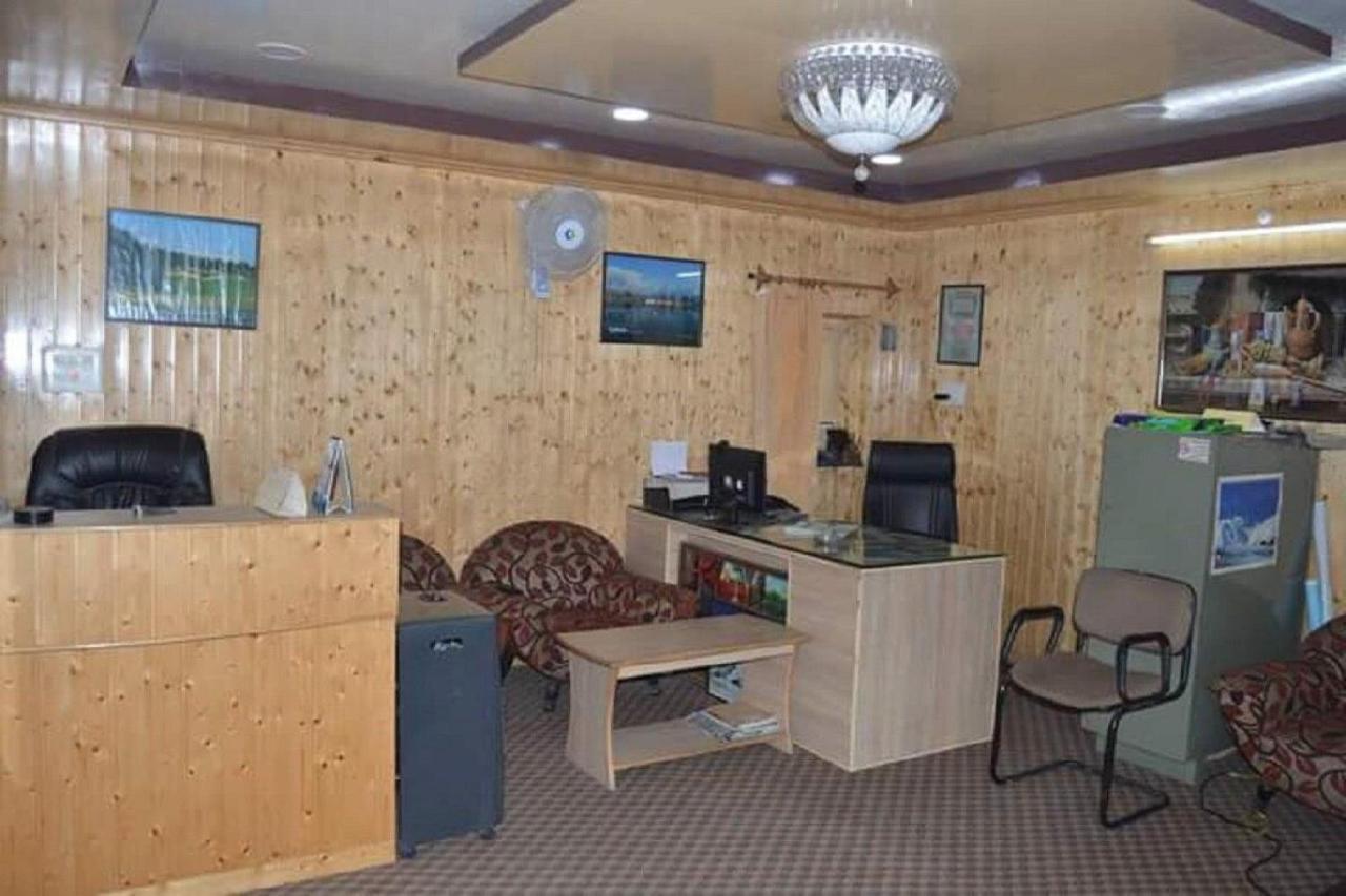 Hotel Oyo Marias Srinagar (Jammu and Kashmir)