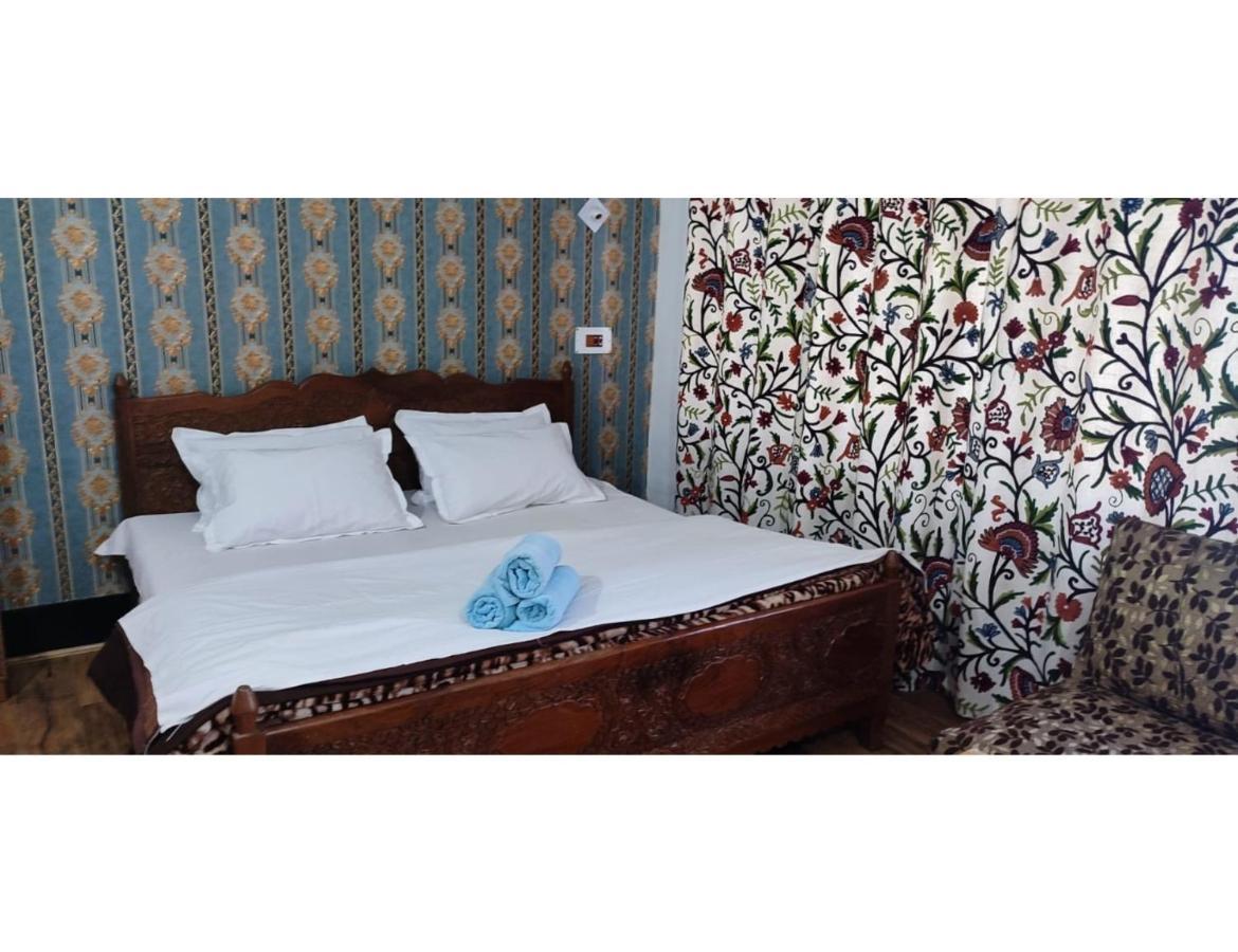 Eagle Resort, Homestay Srinagar (Jammu and Kashmir)