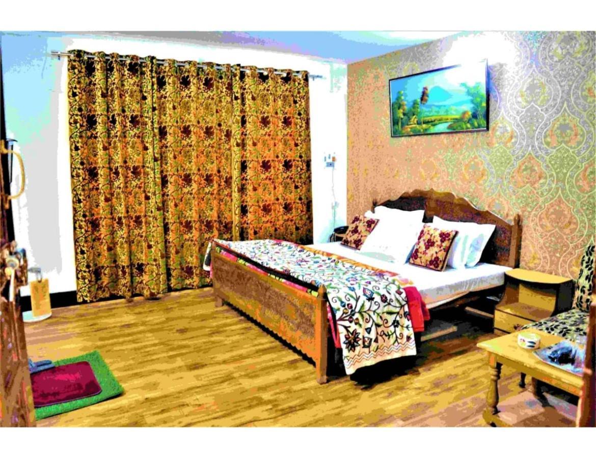 Homestay Eagle Resort, *