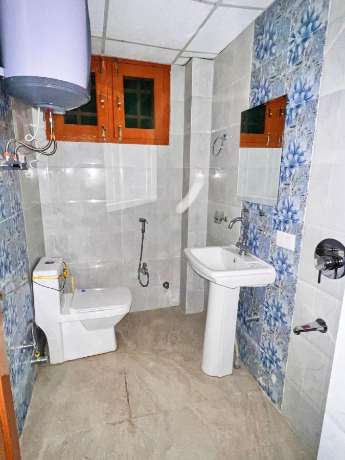 Hotel Roseline Srinagar (Jammu and Kashmir)