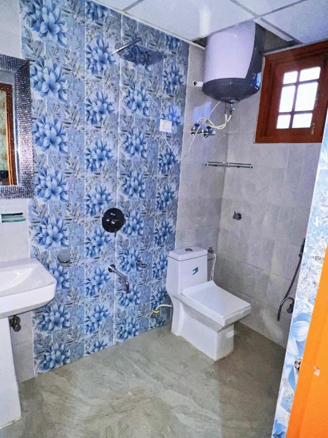 Roseline Hotel Srinagar (Jammu and Kashmir)
