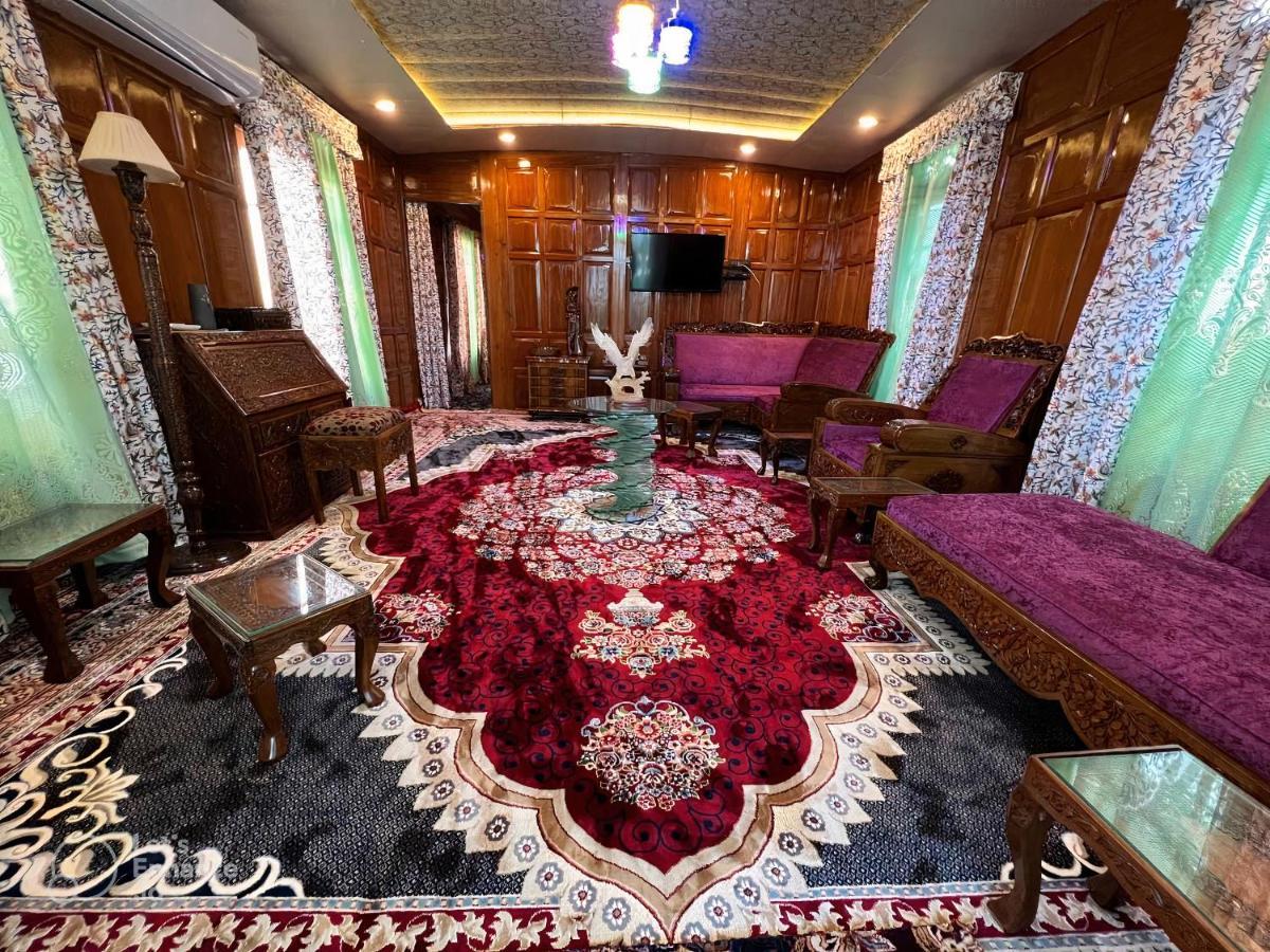 Lakes Crown Group Of Houseboats Srinagar (Jammu and Kashmir)