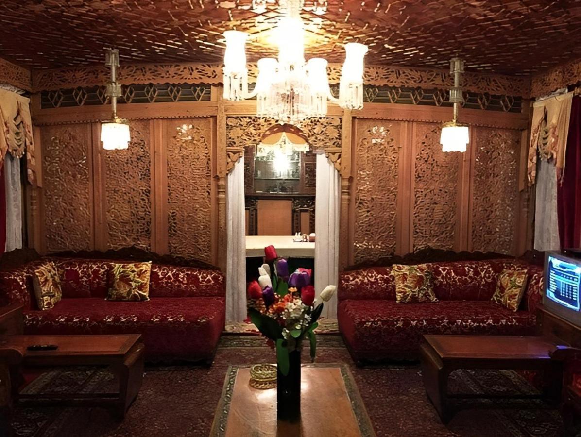 Lakes Crown Group Of Houseboats Srinagar (Jammu and Kashmir)