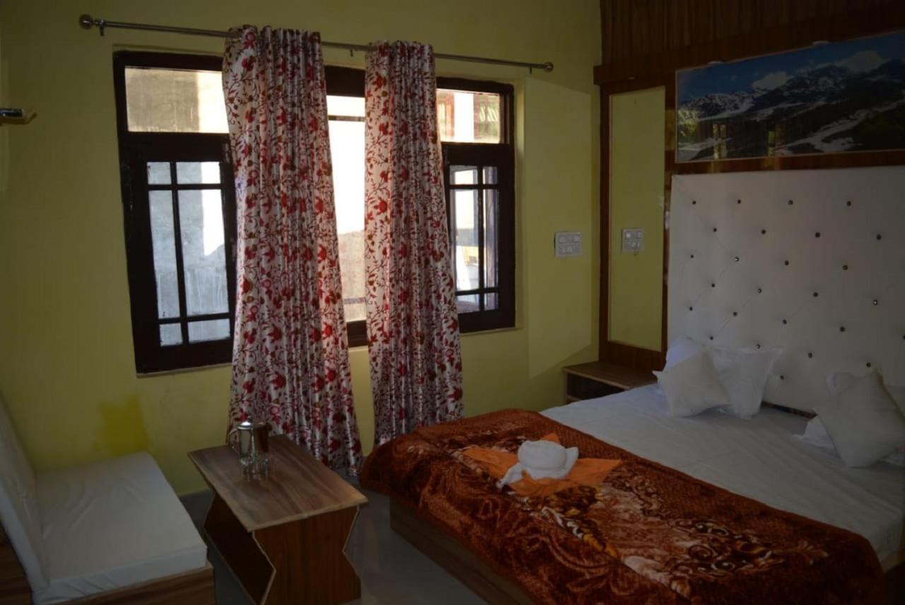 One Palace Srinagar (Jammu and Kashmir)