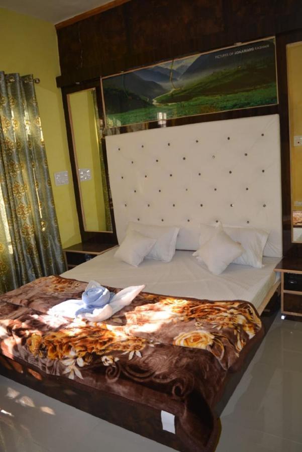 Hotel One Palace Srinagar (Jammu and Kashmir)