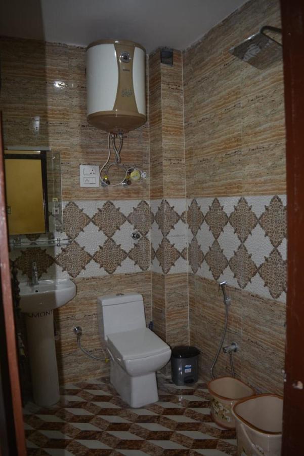 Hotel One Palace Srinagar (Jammu and Kashmir)