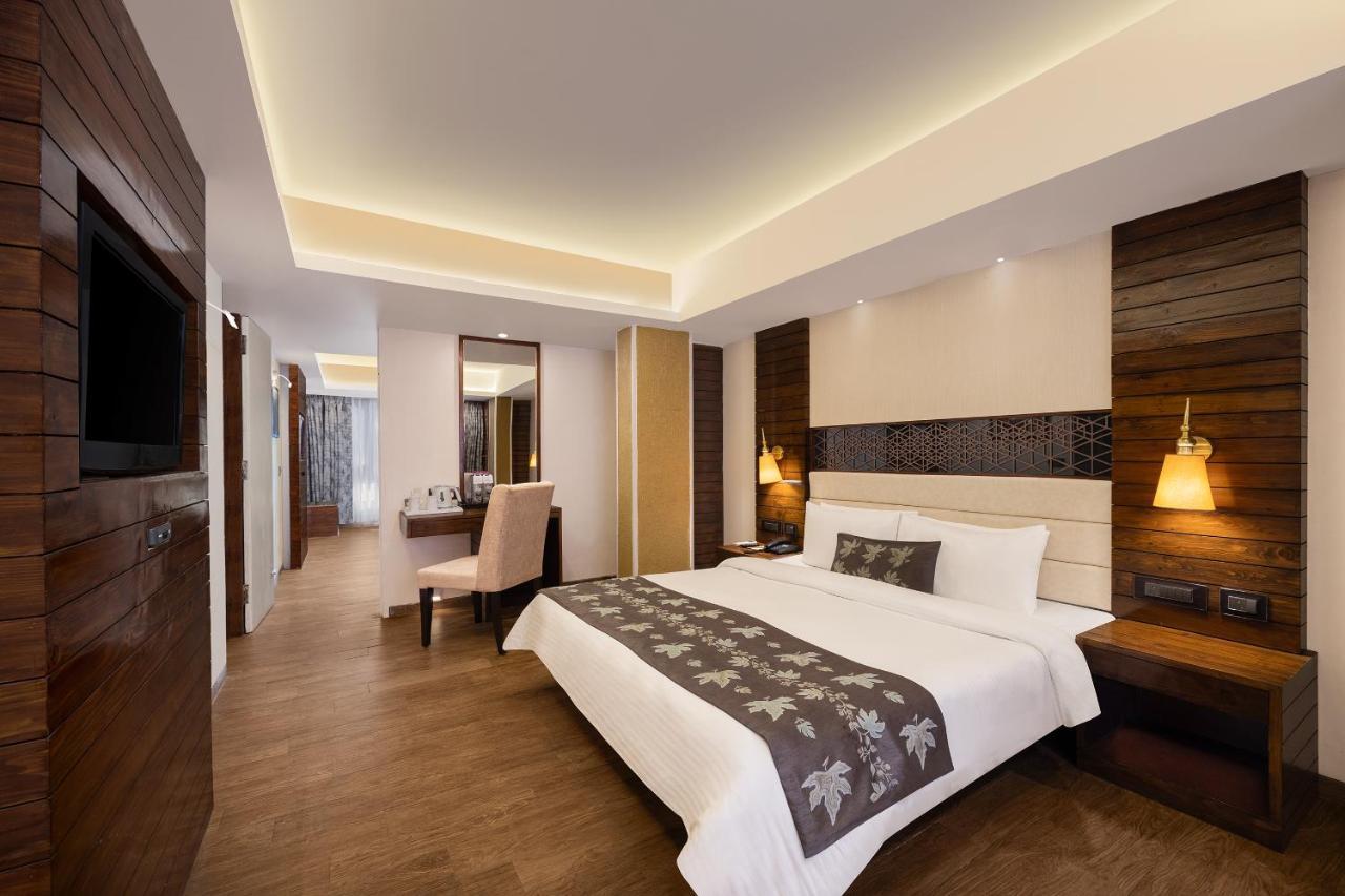 Golden Tulip Hotel Srinagar (Jammu and Kashmir)