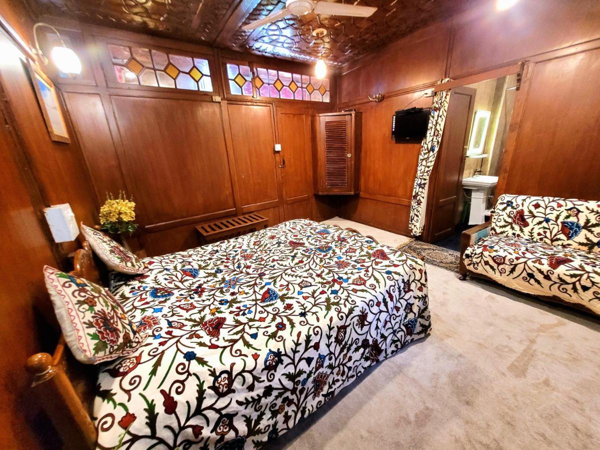 Aziz Group Of Houseboats 4*