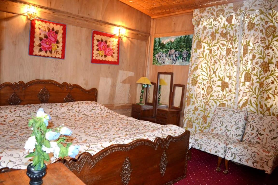 New Minar Group Of Houseboats Hotel