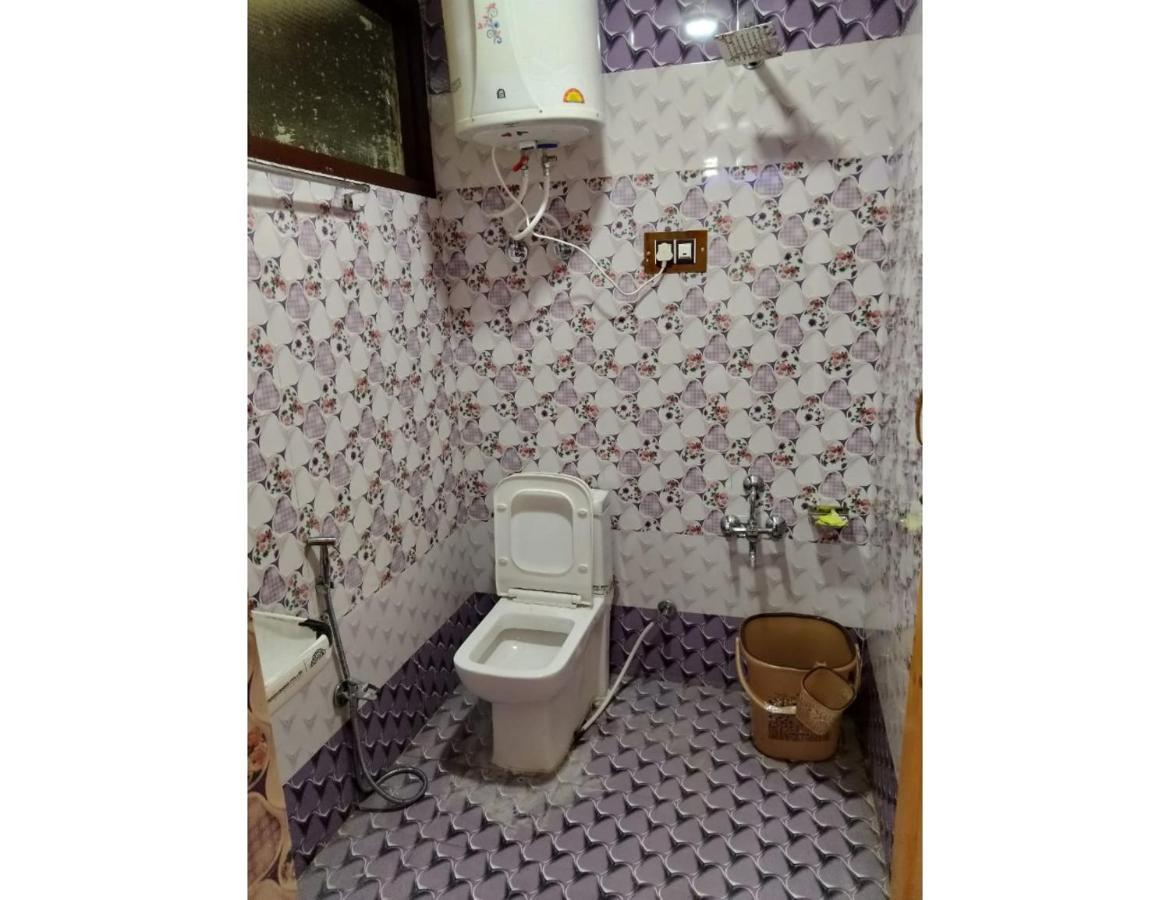 Ikhlas Guest House, Srinagar (Jammu and Kashmir)