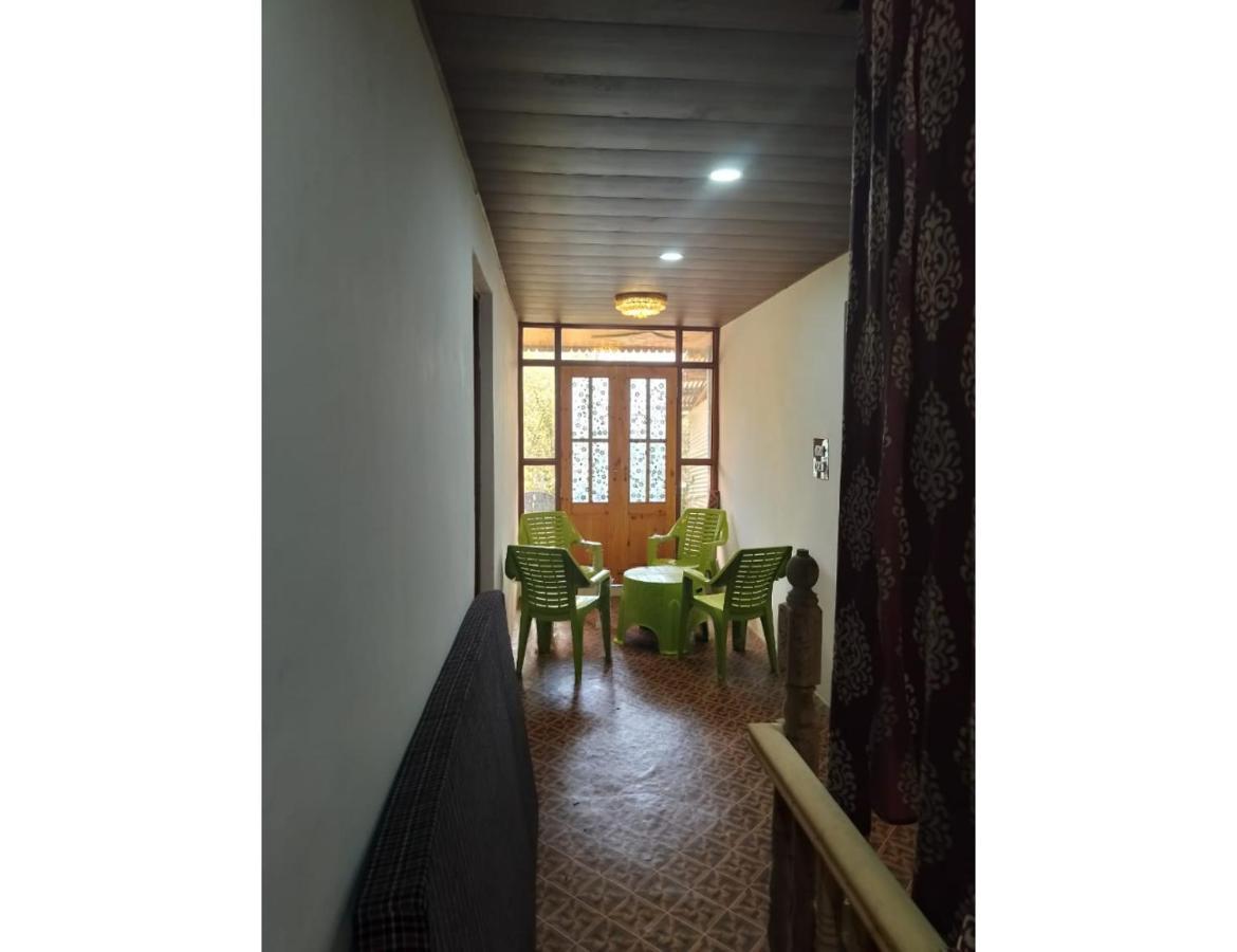 Ikhlas Guest House, Homestay Srinagar (Jammu and Kashmir)