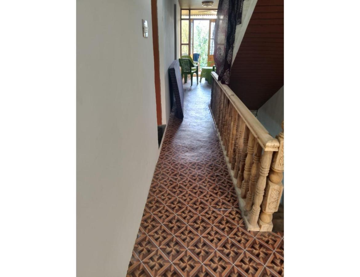 Ikhlas Guest House, Srinagar (Jammu and Kashmir)