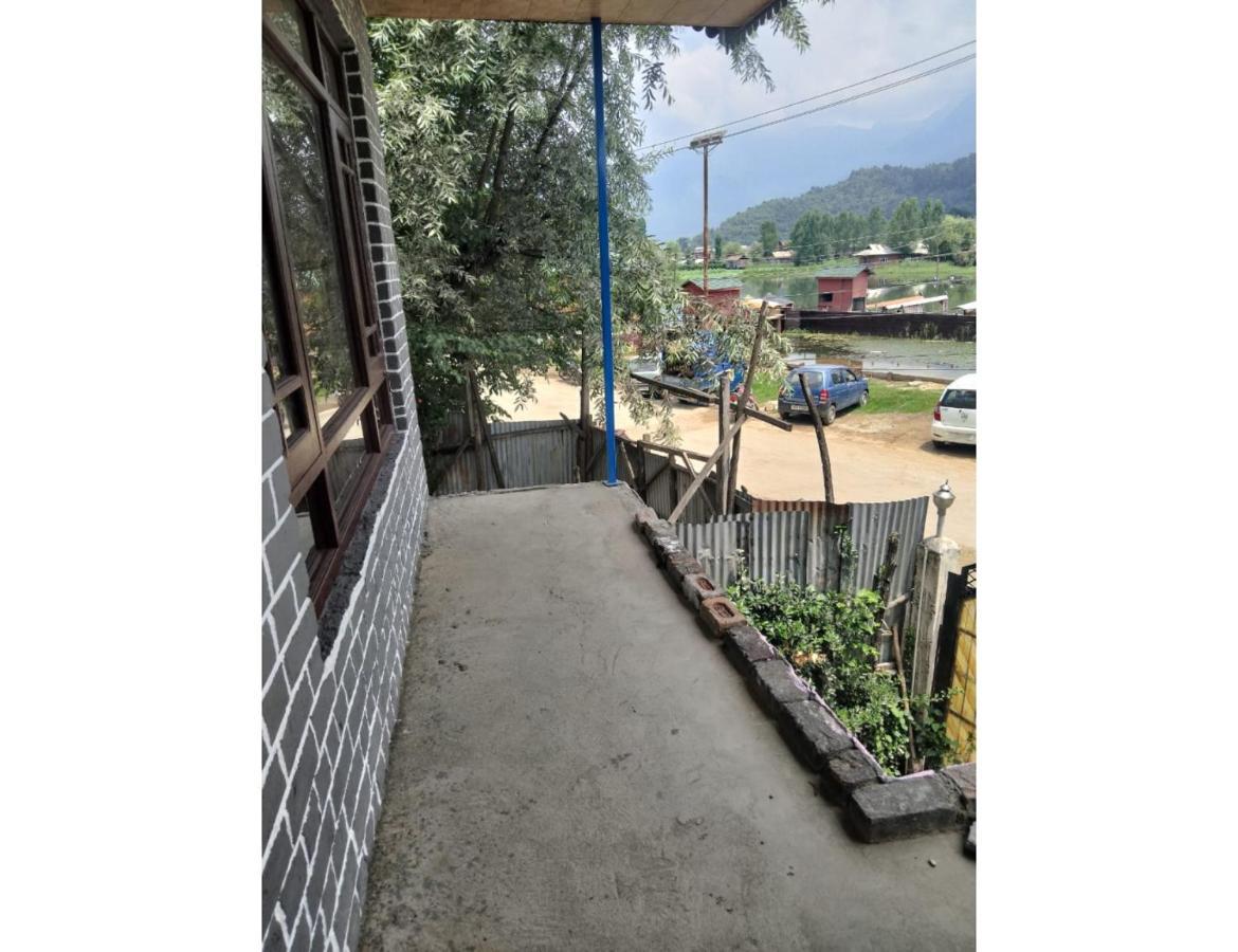 Ikhlas Guest House, * Srinagar (Jammu and Kashmir)