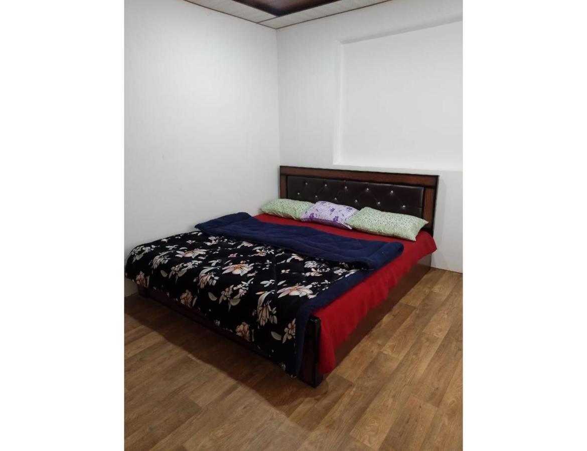 Ikhlas Guest House, Homestay Srinagar (Jammu and Kashmir)