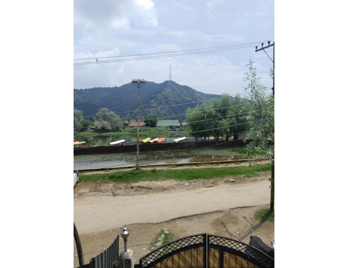 Ikhlas Guest House, Homestay Srinagar (Jammu and Kashmir)