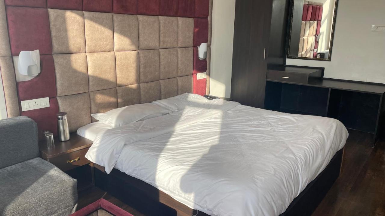 Hotel Senorita Srinagar (Jammu and Kashmir)