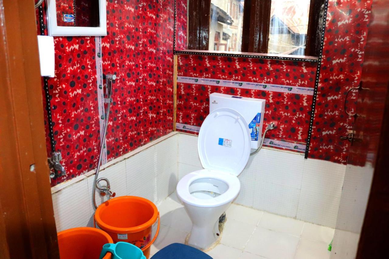 Kamran Hotel Srinagar (Jammu and Kashmir)