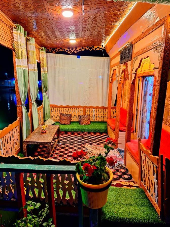 King Of Kings Houseboat Hotel Srinagar (Jammu and Kashmir)