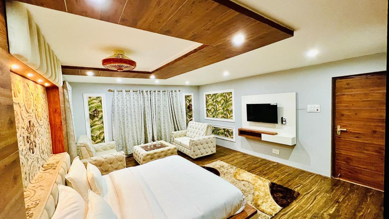 Flickerz Hotel