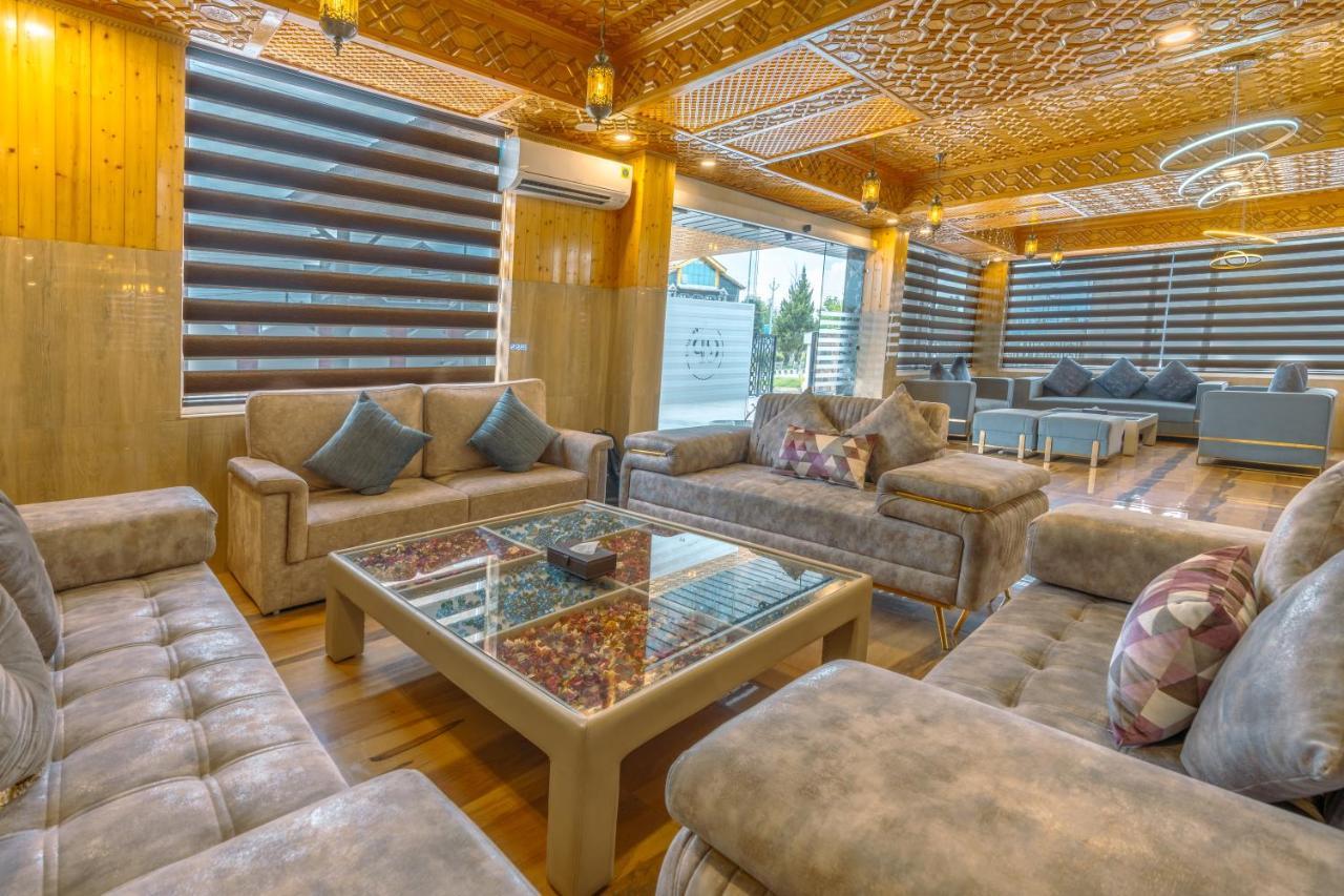 Crown 4* Srinagar (Jammu and Kashmir)